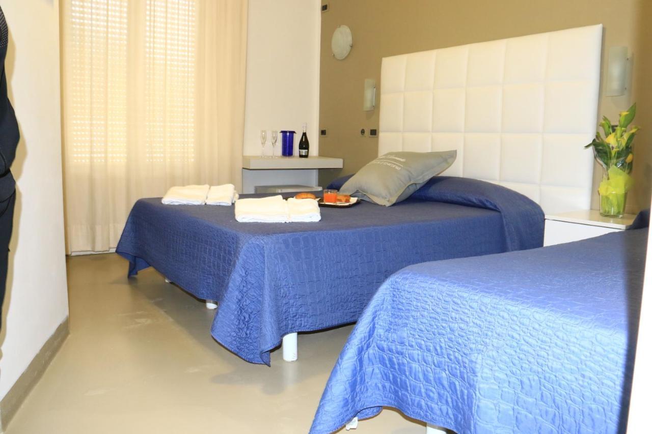 Hotel Diamante Cattolica Esterno foto