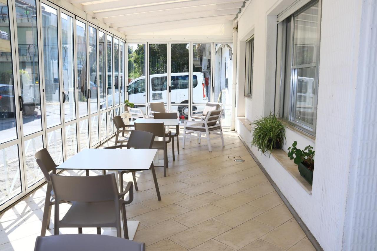 Hotel Diamante Cattolica Esterno foto