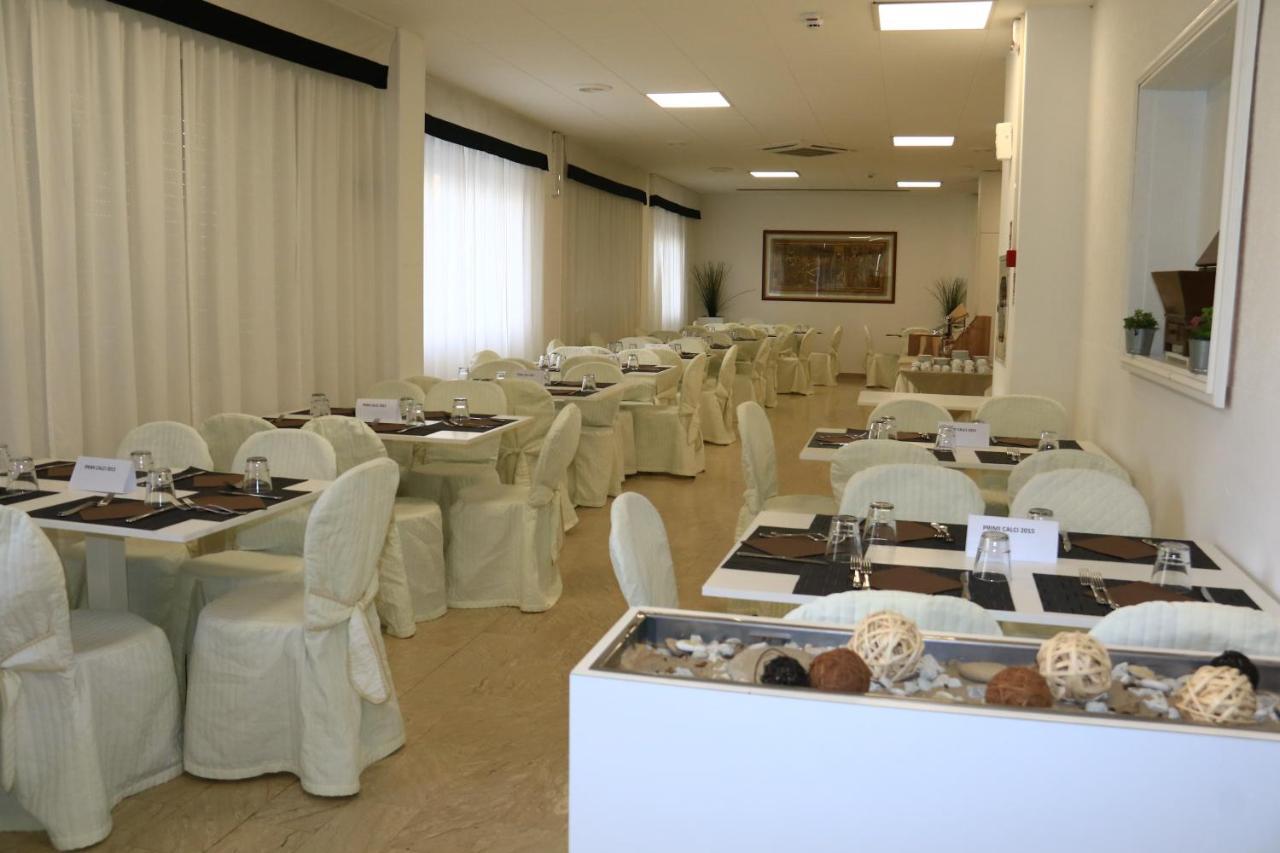 Hotel Diamante Cattolica Esterno foto