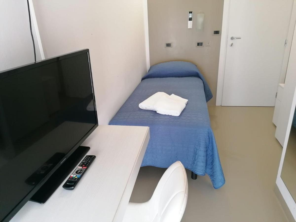 Hotel Diamante Cattolica Esterno foto