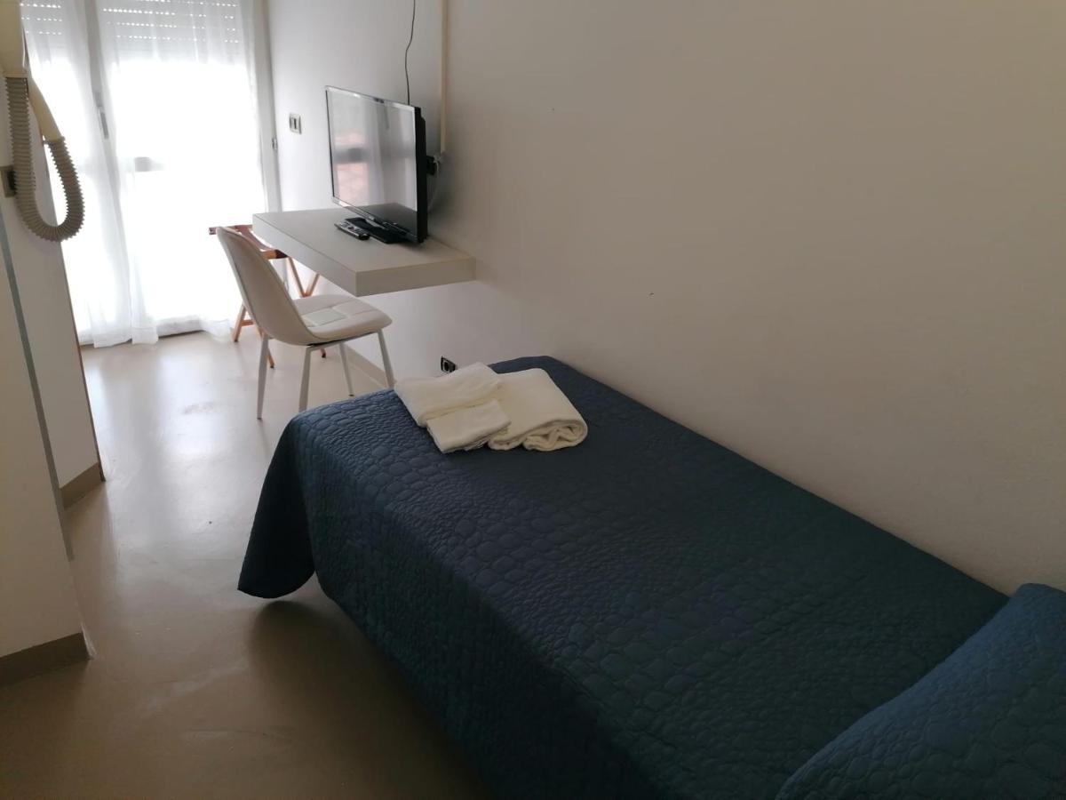 Hotel Diamante Cattolica Esterno foto