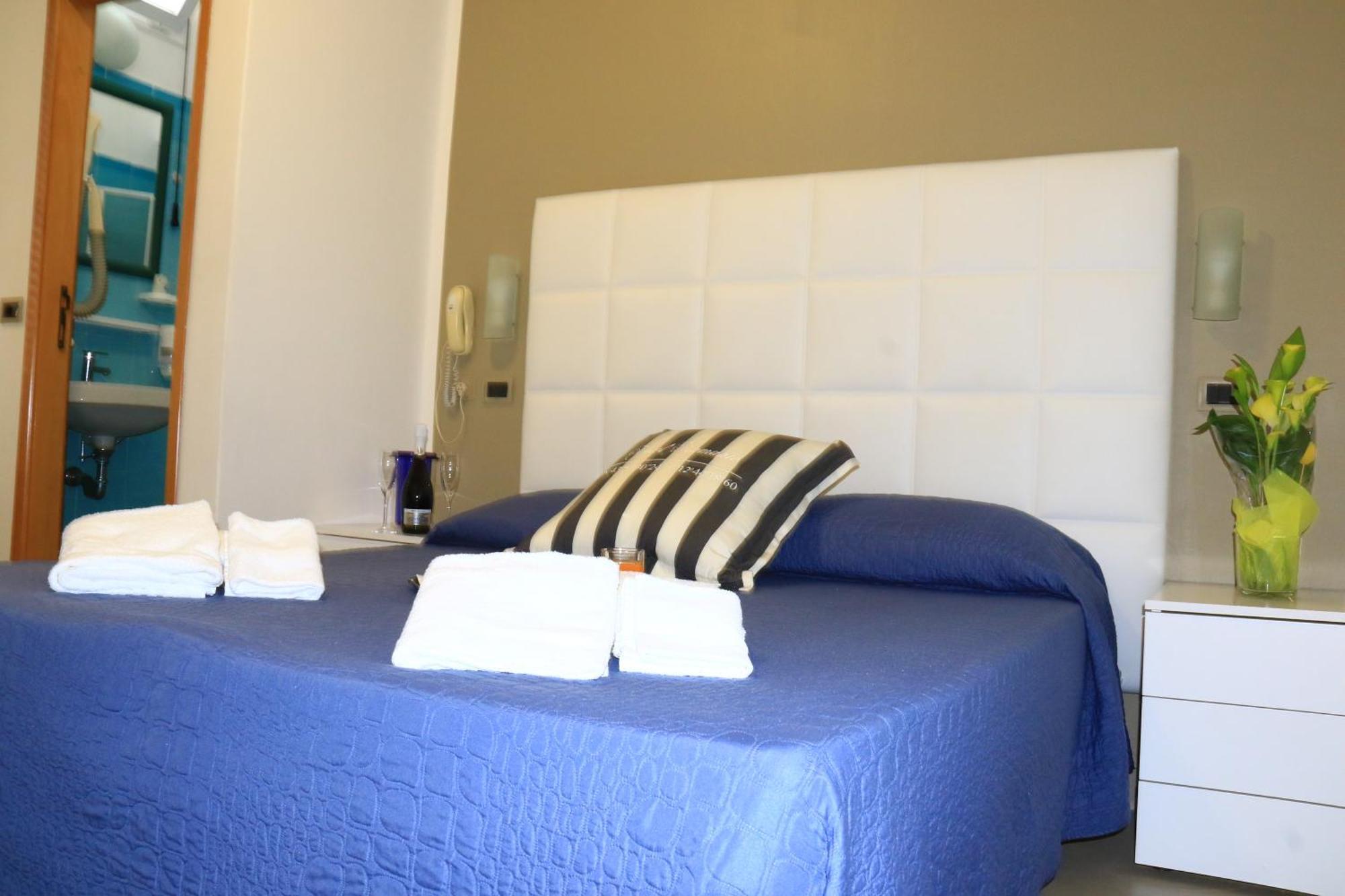Hotel Diamante Cattolica Esterno foto