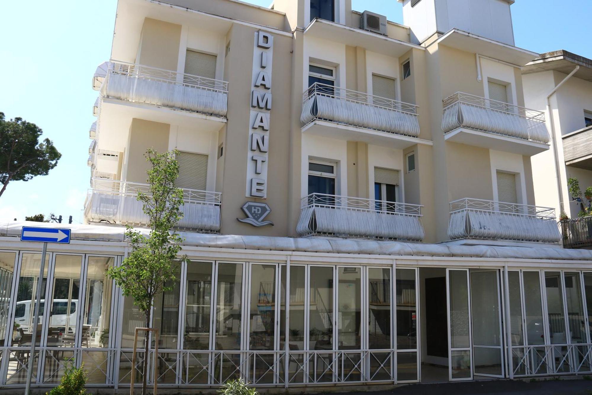 Hotel Diamante Cattolica Esterno foto