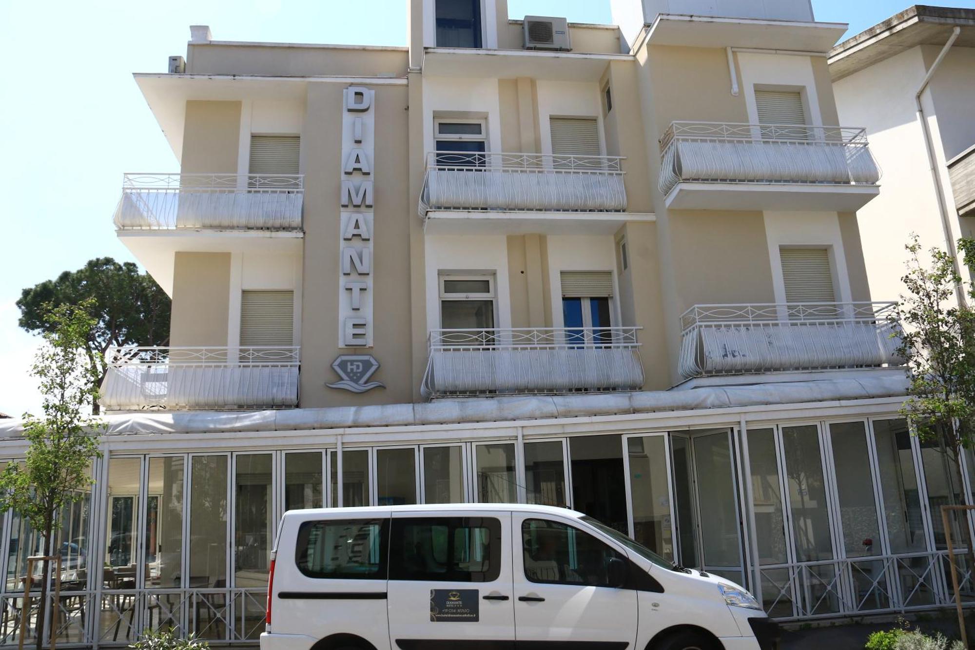 Hotel Diamante Cattolica Esterno foto
