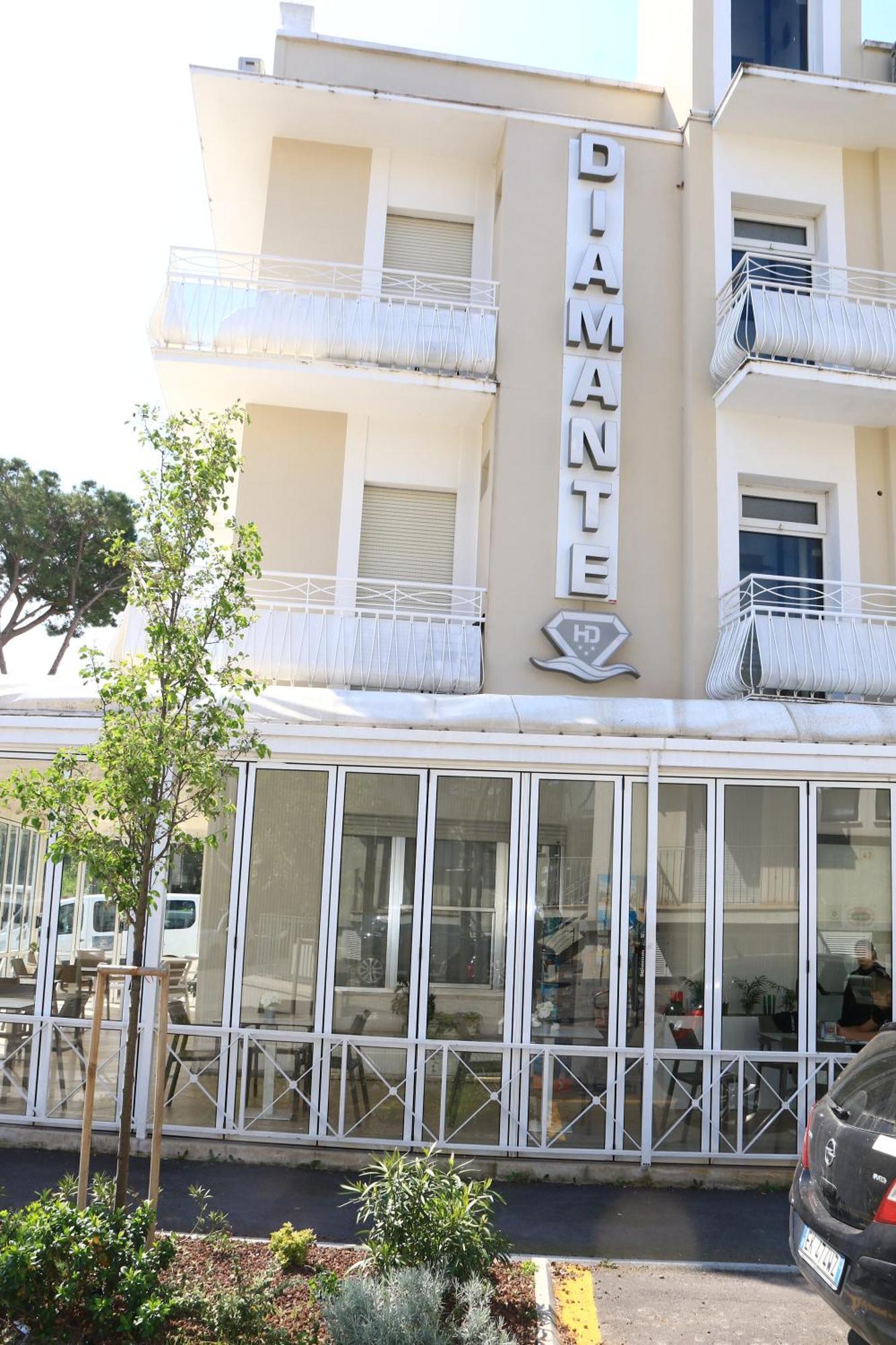 Hotel Diamante Cattolica Esterno foto