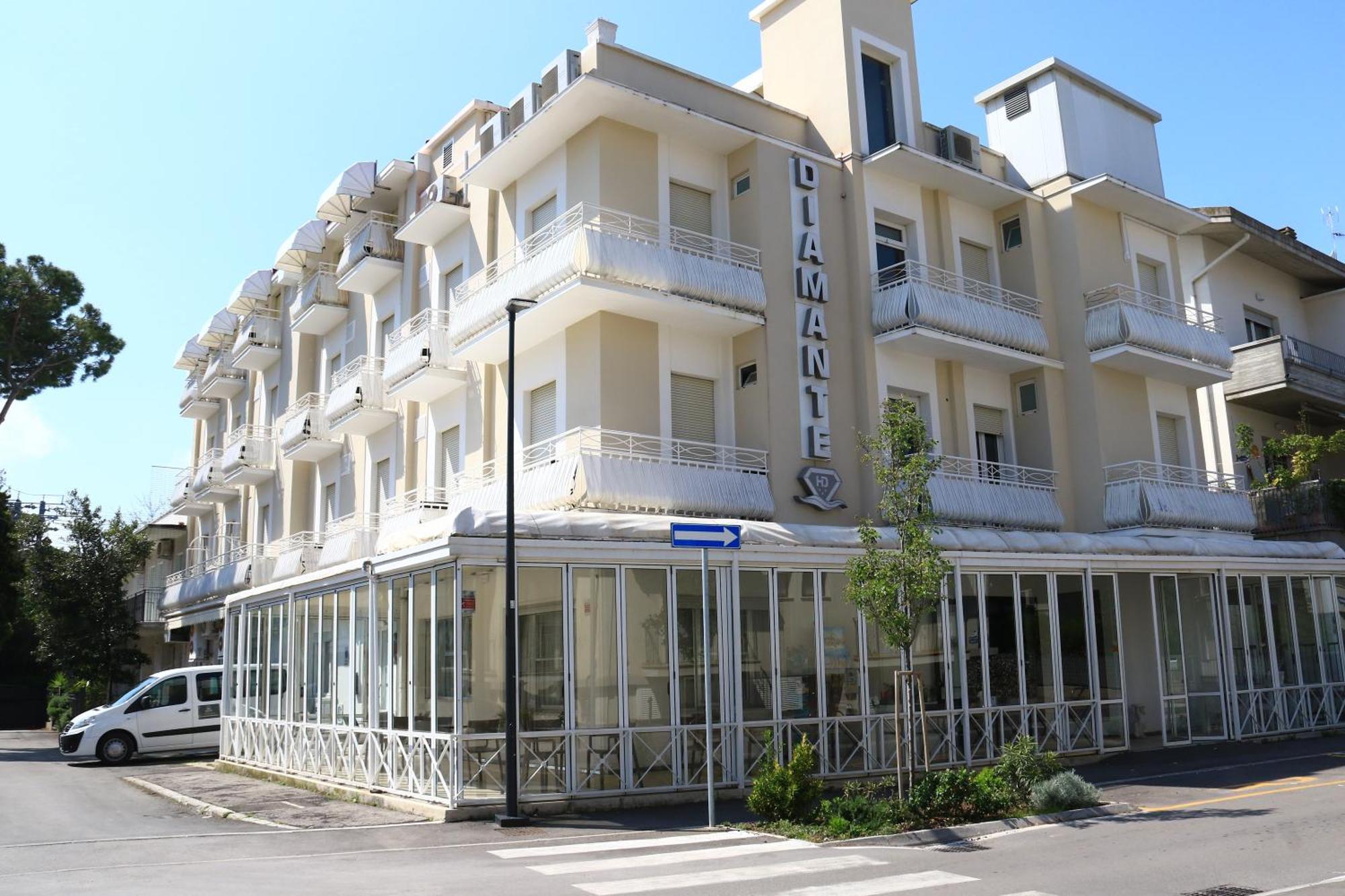 Hotel Diamante Cattolica Esterno foto