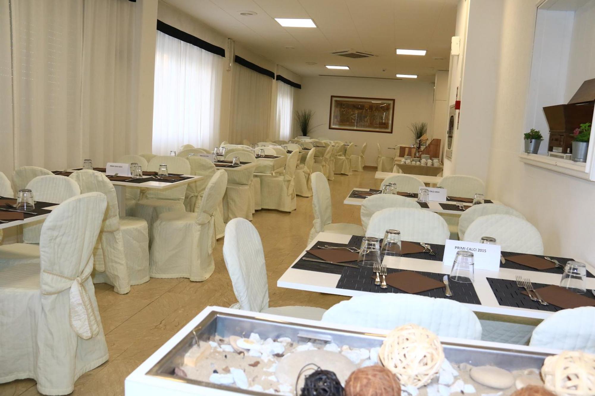 Hotel Diamante Cattolica Esterno foto