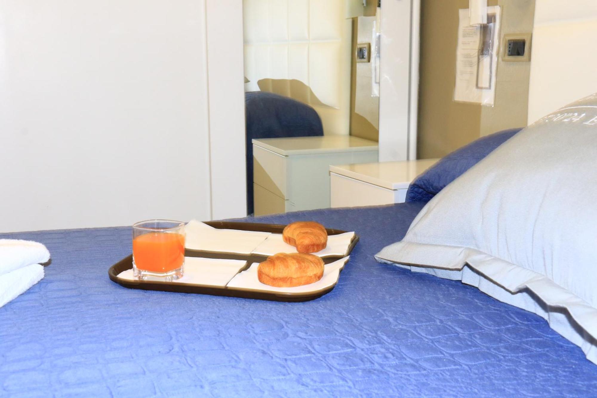 Hotel Diamante Cattolica Esterno foto