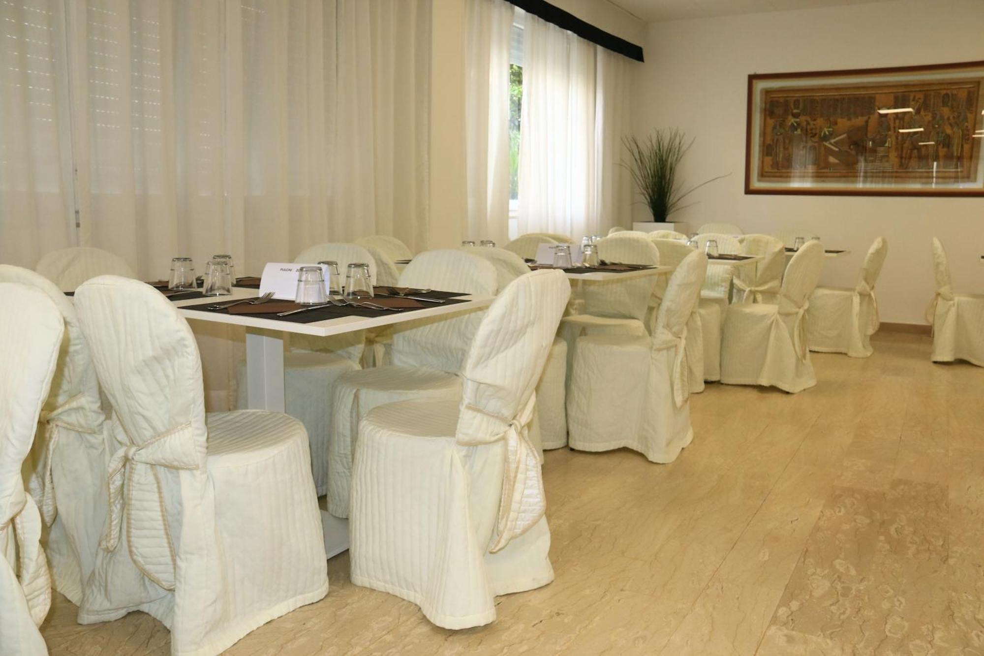 Hotel Diamante Cattolica Esterno foto