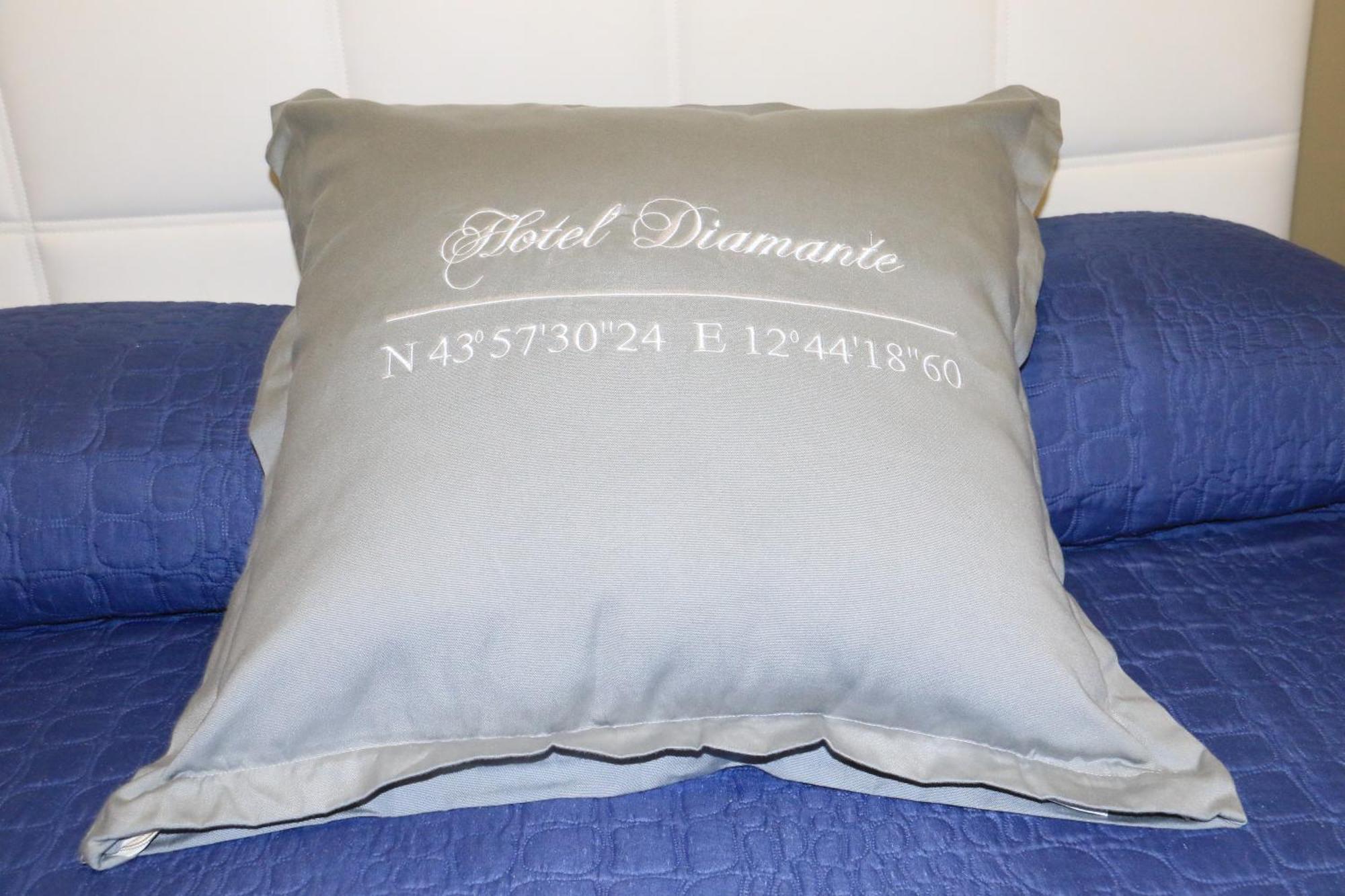 Hotel Diamante Cattolica Esterno foto
