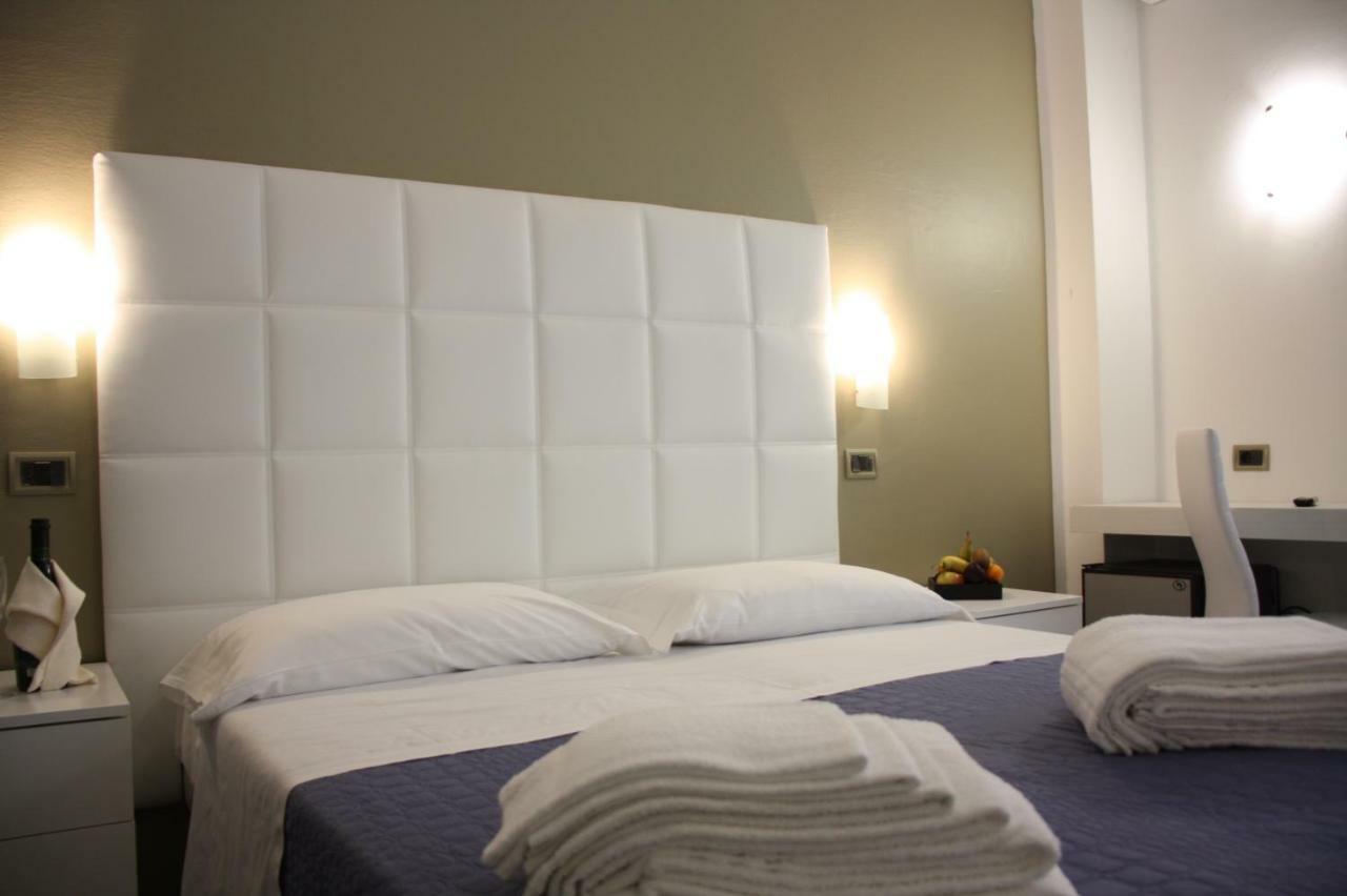 Hotel Diamante Cattolica Esterno foto