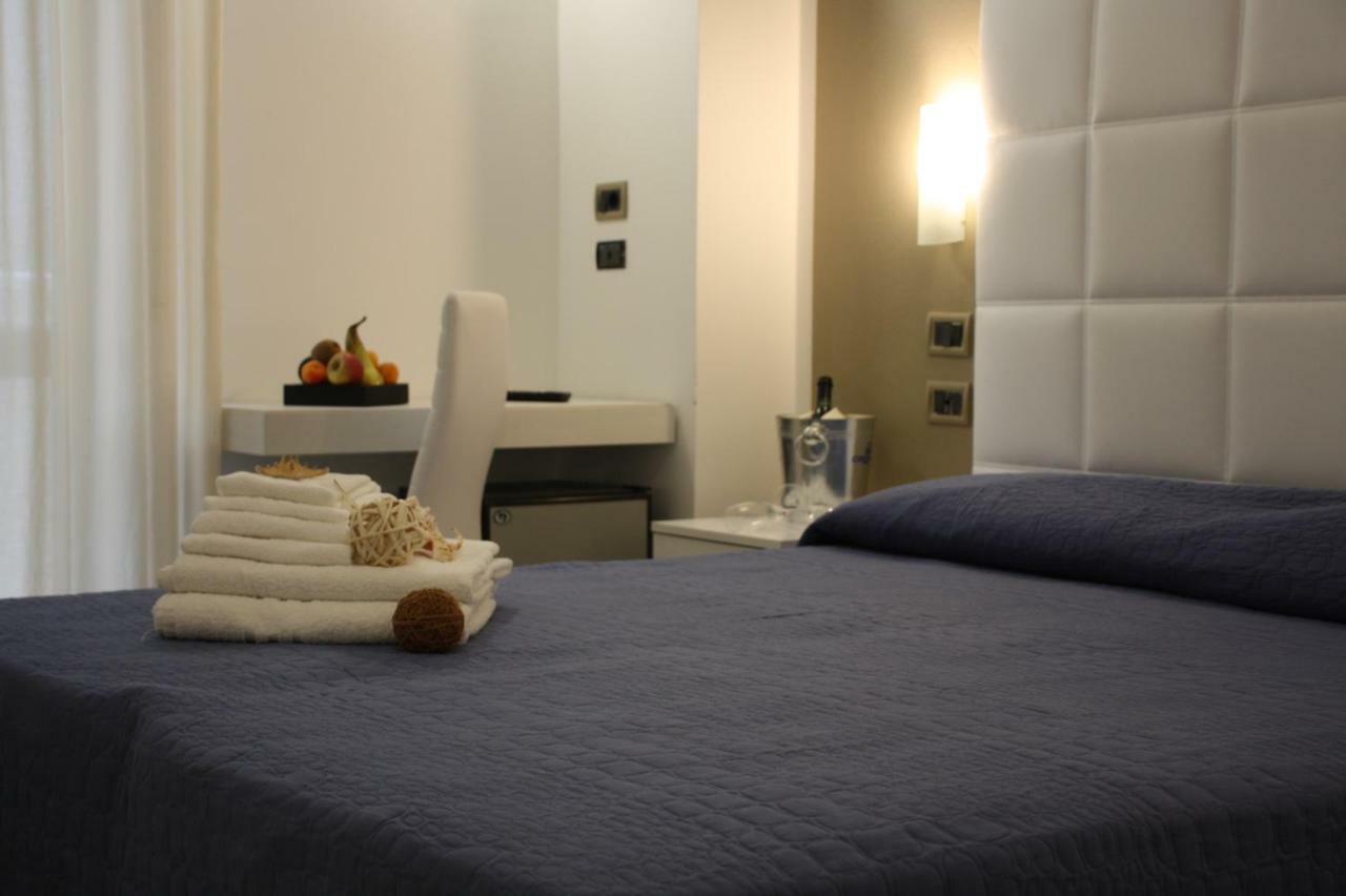 Hotel Diamante Cattolica Esterno foto